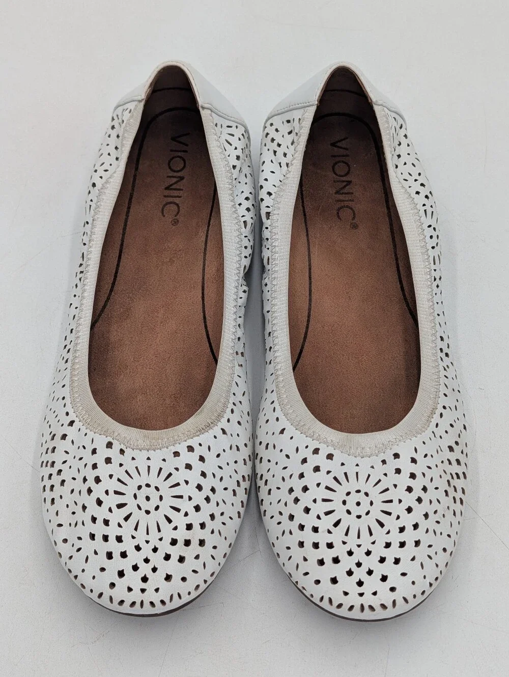 Vionic Sz 8 Robyn Perforated Ballet Flat White Leather Arch Orthotic Support